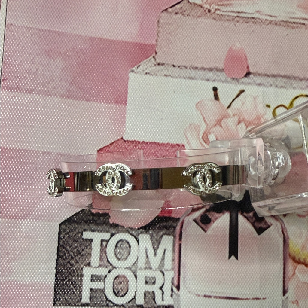 Tom Ford Silver Bracelet With Crystal Details 35$